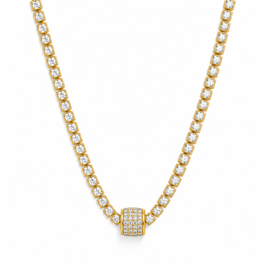 Collar con piedra en medio y piedras blancas