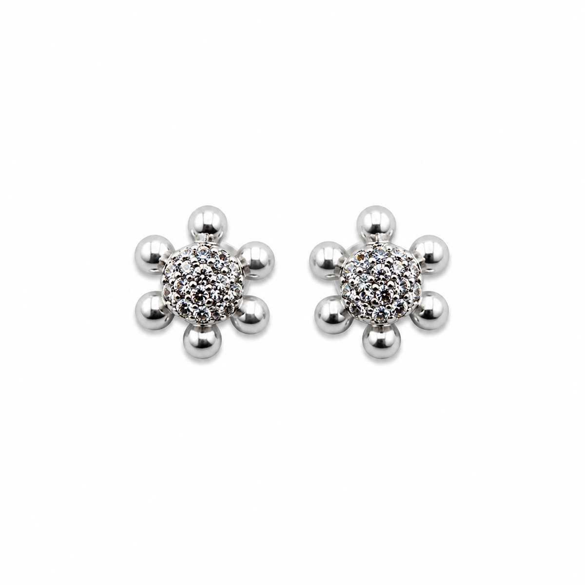 Arete plateado mini flor con perlas