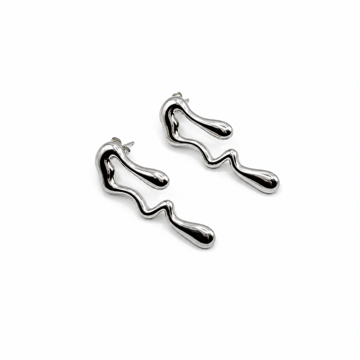 Arete plateado largo